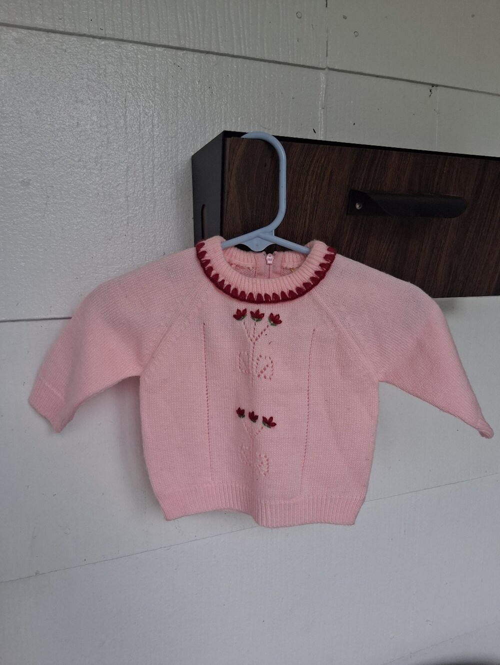 Vintage Baby Pink Crew-Neck Knit Sweater with Floral Embroidery